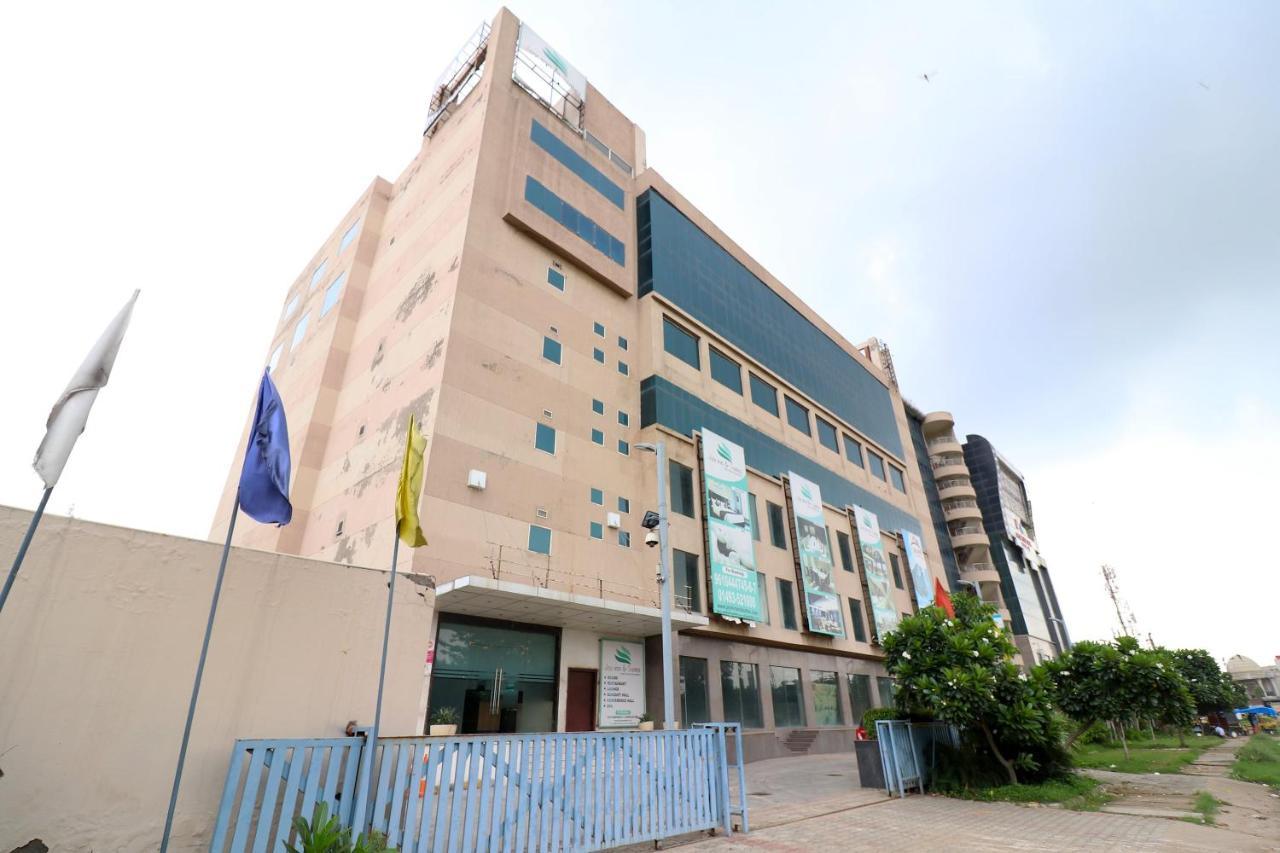 Capital O 19296 Joy Inn & Suites Bhiwadi Kültér fotó